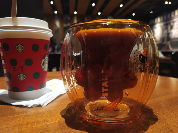 星巴克猫爪杯官网2021新款紫樱玻璃限量猫抓水杯子情人节橘色南瓜猫爪