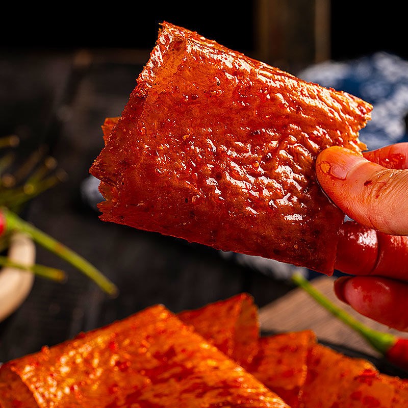 卫龙豆皮老式大辣片网红豆皮手撕香辣味辣条豆干零食小吃麻辣儿时