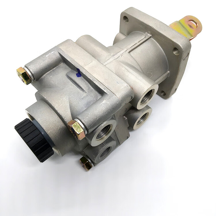 适用于东风天龙刹车总泵天锦大力神制动阀792c351401090002天龙刹车总