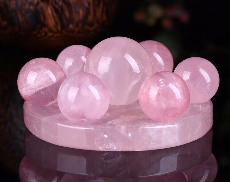 彩荷天然粉红色水晶球粉水晶七星阵摆件灵气能量感情桃花婚姻原石精选