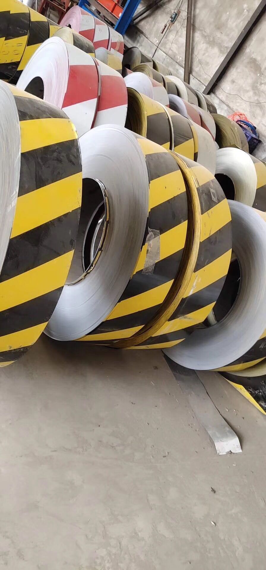 建筑工地脚手架踢脚板楼层镀锌铁皮挡脚板踢脚线安全隔离带警示带黑黄