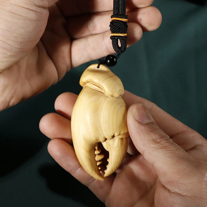 润华年黄杨木雕刻手把件螃蟹钳子挂件手中有钱男随身把玩实木工艺品
