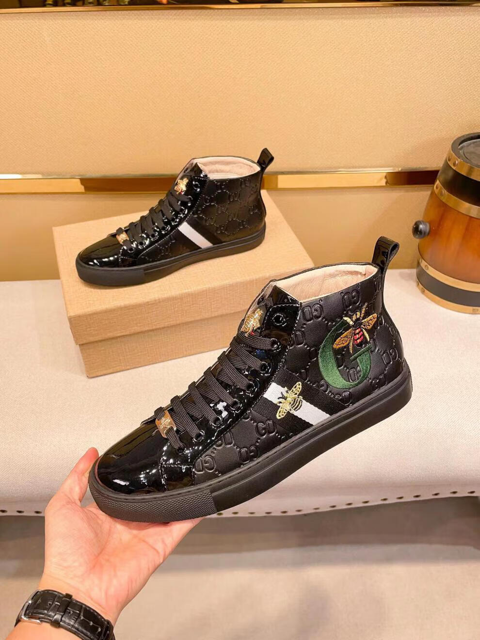 巴巴小蜜蜂2022奢侈品牌酷奇新款秋冬休闲鞋男高帮运动透气平板男鞋子