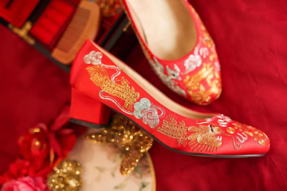 srsoo【商场同款】手工刺绣鞋红色绸布粗跟结婚鞋旗袍鞋新娘鞋龙凤