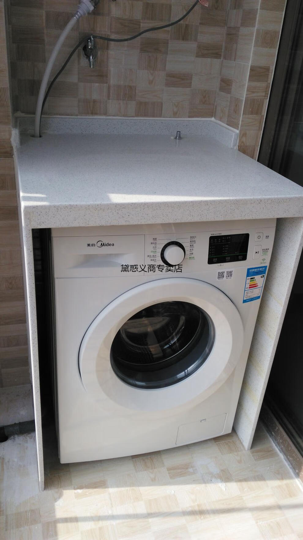 洗手台柜南宁橱柜订做洗手台洗衣机架阳台柜钢化玻璃铝合金防水体瓷砖