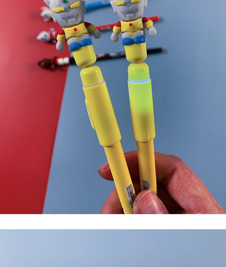 网红奥特曼转笔男孩卡通宇宙英雄磁铁发光不倒翁旋转中性笔黑水笔2支