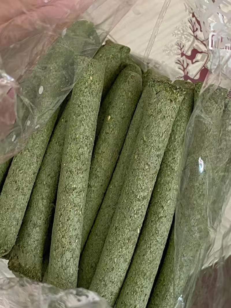 荣郁苜蓿提摩西磨牙草棒兔兔龙猫荷兰猪豚鼠磨牙牧草棒一斤100根左右