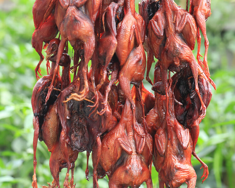 四川特产柏枝烟熏腊鹌鹑农家自制下酒小菜零食一份两只3份6只三份6只