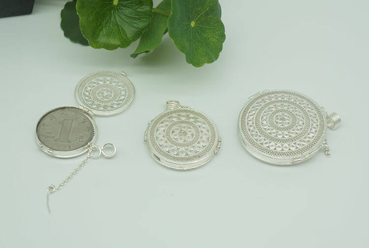 依莲妃 银999太阳鼓平安鼓吊坠拉丝男女银铜鼓项链毛衣链孔雀银饰品