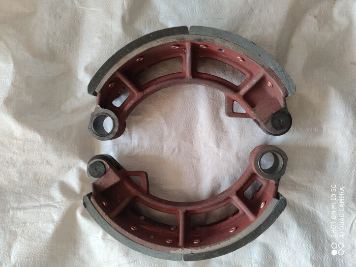 时风风顺后桥制动蹄1062汽刹蹄铁风驰1800刹车蹄带滚轮刹车蹄