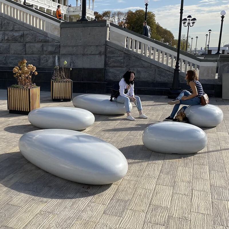 通用别墅酒店泳池沙滩躺椅玻璃钢鹅卵石坐凳椭圆石头凳卡通小黄人抬椅