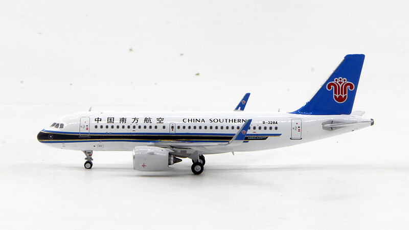 1/400中国南方航空空客a319neo b-328a仿真金属飞机模型 客机 展示盒