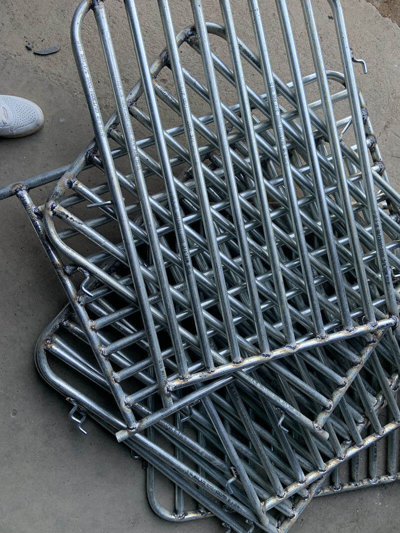 养猪设备猪圈门猪用圈门猪舍猪圈门镀锌管带配件猪栏门母猪产床门