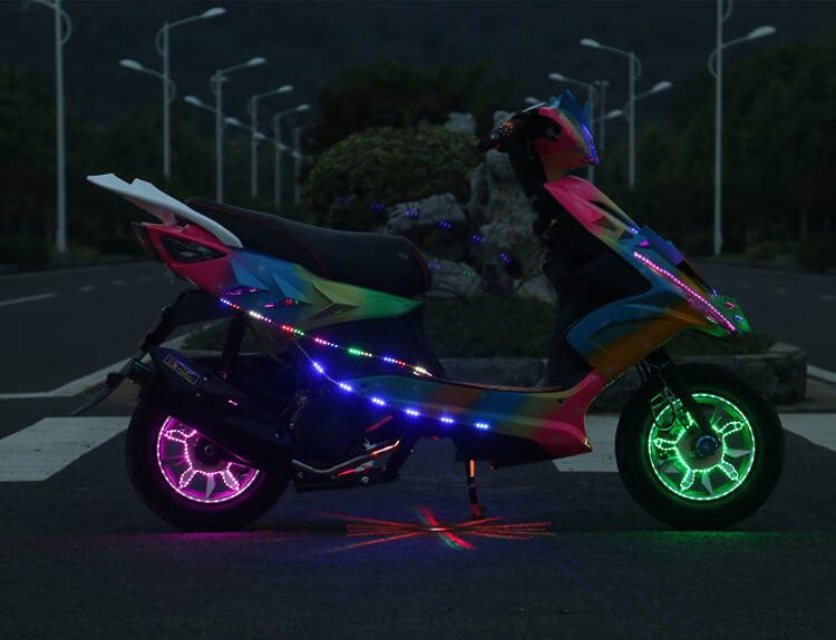 定制全新爆改白幽灵鬼火125cc摩托整车国四电喷150踏板燃油可上牌街车