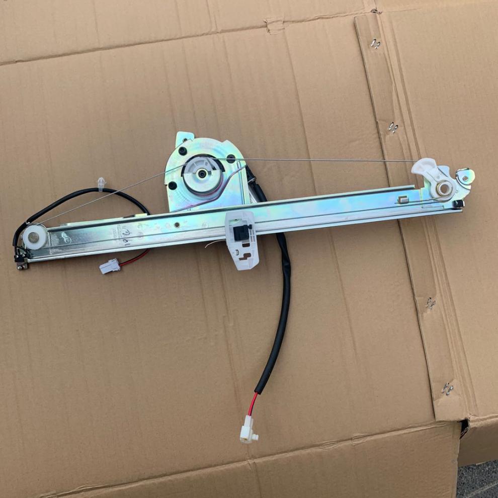 适用于风行景逸电动玻璃升降器总成前左摇窗机后右门车窗电机支架