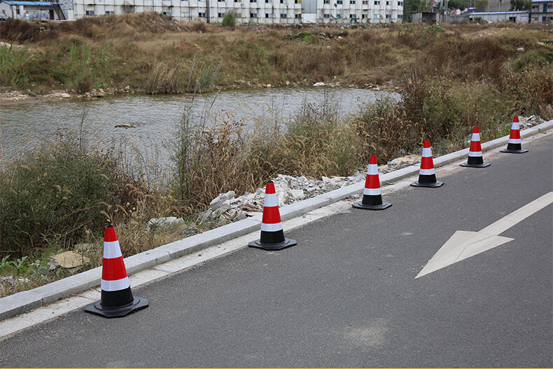 橡胶路锥反光圆锥警示隔离锥桶道路交通施工路障雪糕筒 橡胶圆锥(5斤)