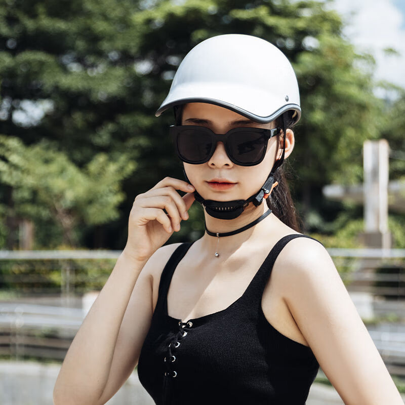 bsddp电动车安全帽夏季新款男女士四季通用防晒透气轻便安全帽酷黑色