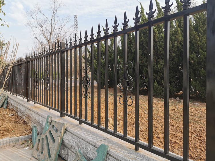 院墙围栏护栏庭院栏杆围墙院墙围栏栅栏户外镀锌钢管锌钢