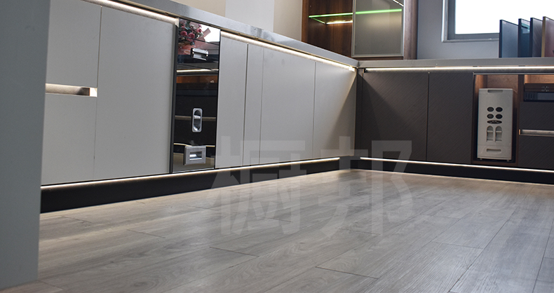 铝合金橱柜踢脚线带led灯发光踢脚板灯带厨房厨柜底部地脚线带灯 明装