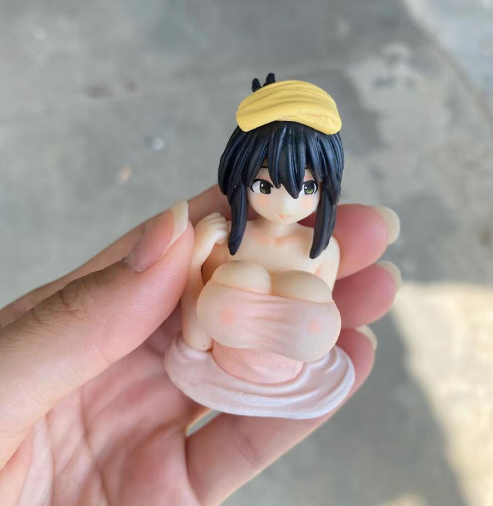 抖胸妹子摆件魔性抖胸汽车载摆件露胸抖动污加奈子妈见打公仔汽车