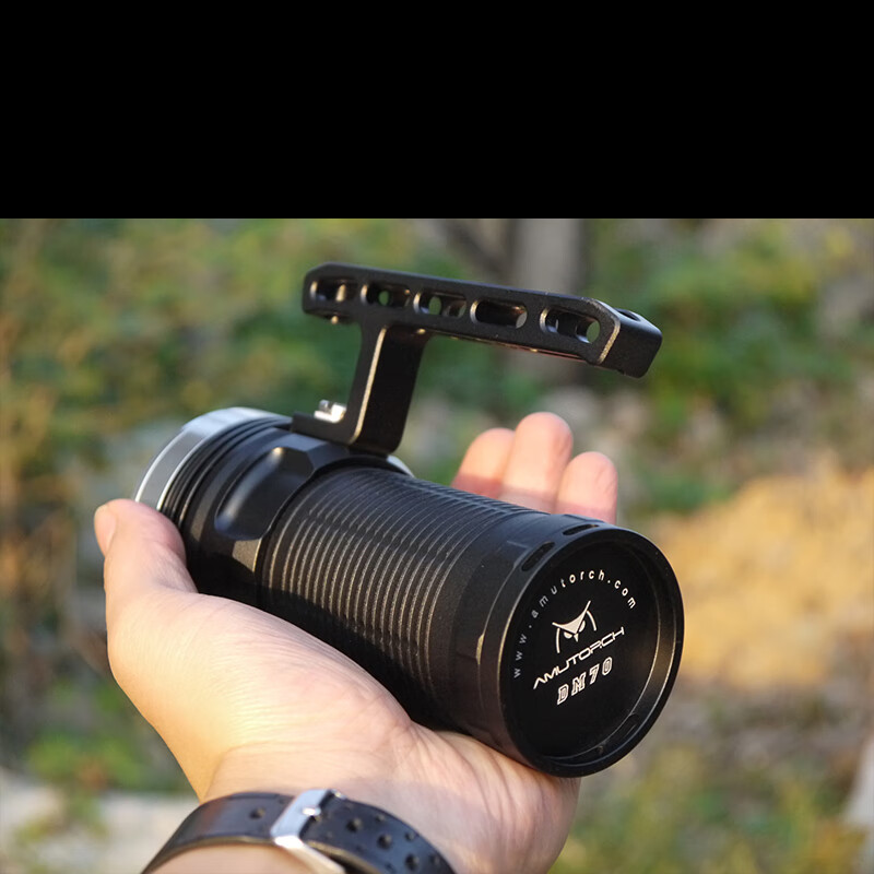 四朵云 发顺丰 阿木手电 dm70 4灯xhp70大杀器 2万流明 21700强光手电