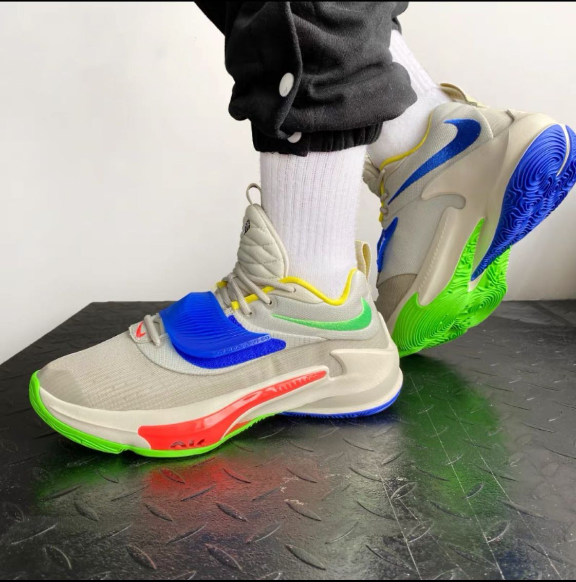 字母哥3代zoom3ep黑紫活力橙湖水蓝运动篮球鞋dh4528100汽车充电设备