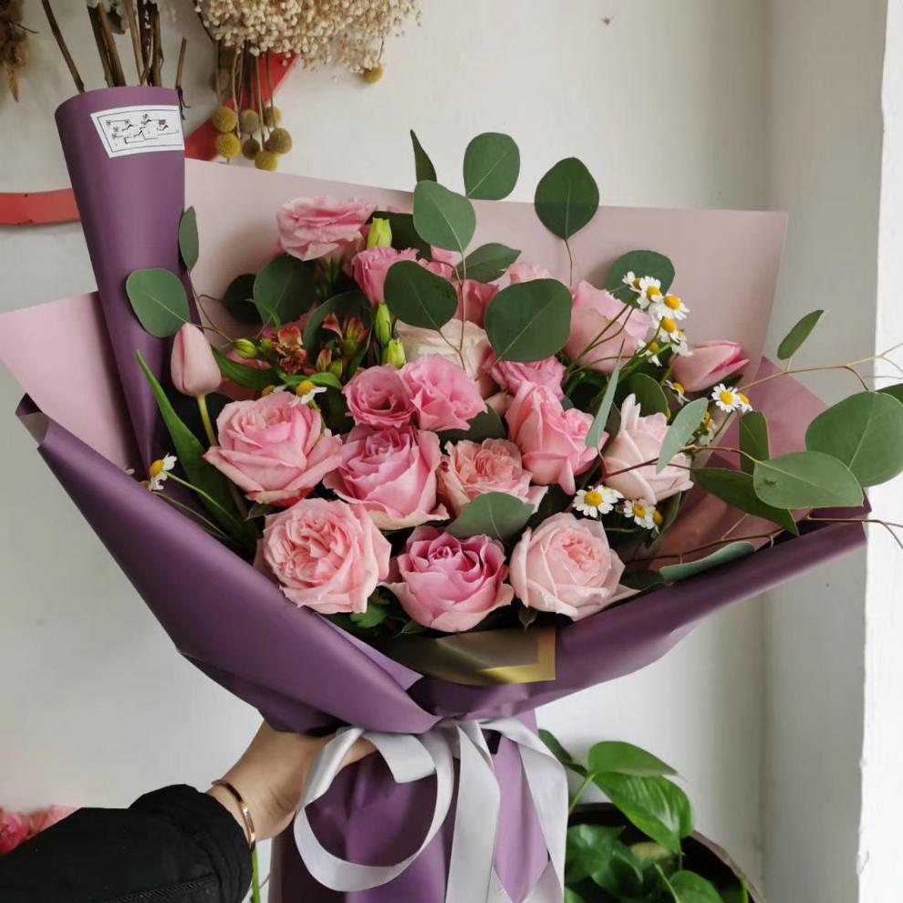 鲜花 同城配送进口鲜花绣球桔梗玫瑰花束生日鲜花配送新款康乃馨混搭