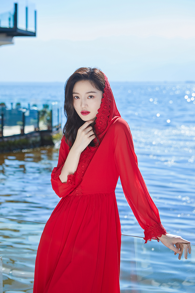 萨蒙路易品牌海边沙滩裙女2022春夏新款红色连衣裙三亚度假仙气质沙漠