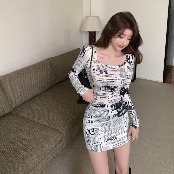 buzraurins超火潮流欧美女瘦长袖连衣裙女装报纸印花潮流嘻哈修身显