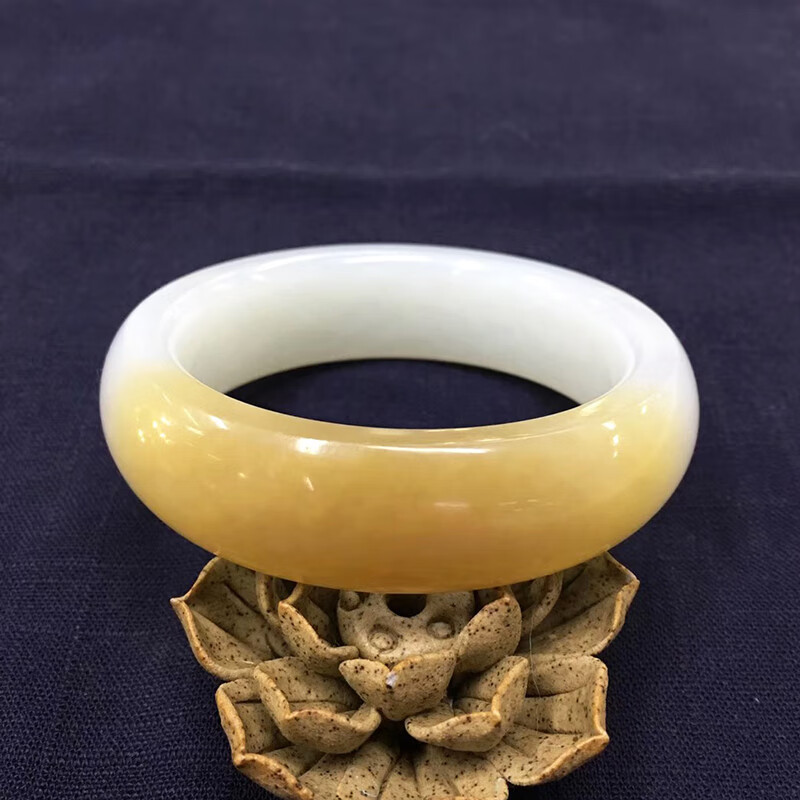 臻藏家保真新疆和田玉且末老坑料糖羊脂白玉手镯女款正装宽版玉镯子57