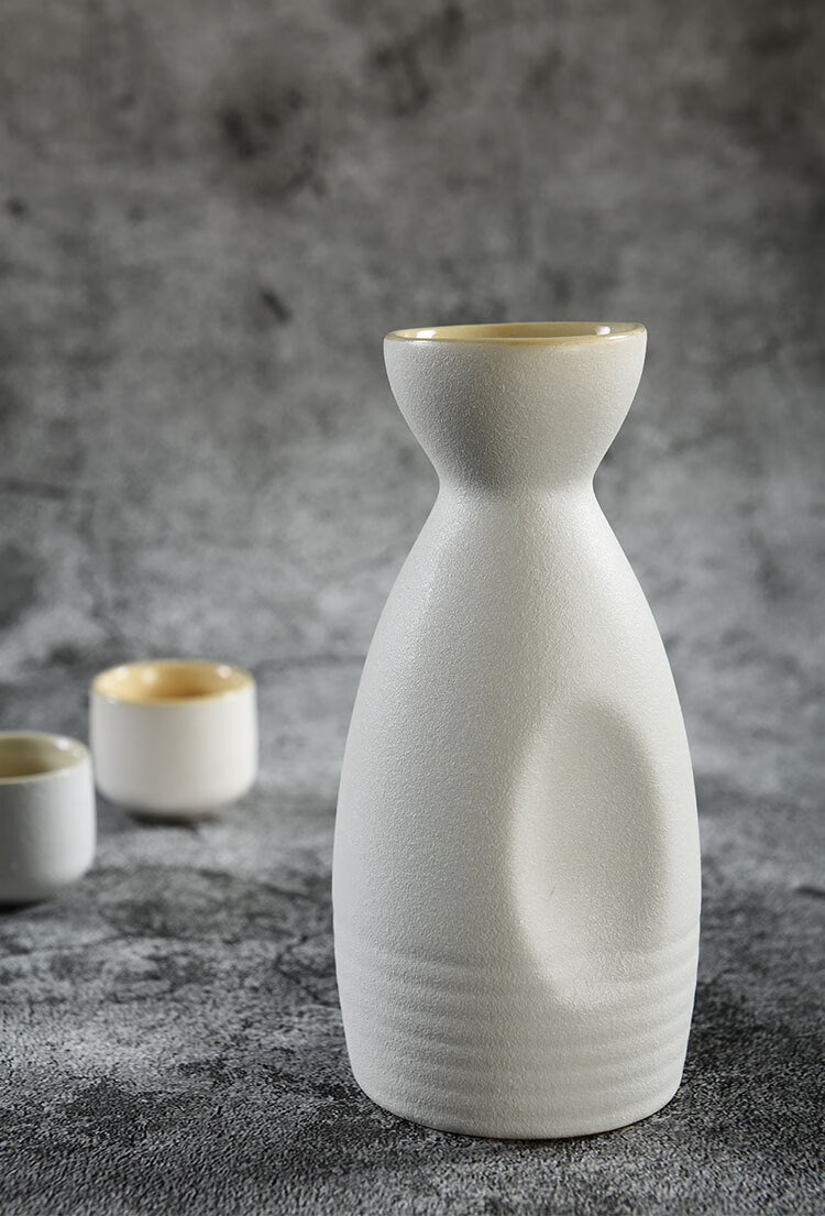 日式复古清酒具套装陶瓷小号酒盅分酒器黄白酒一口杯子家用烧酒壶白色