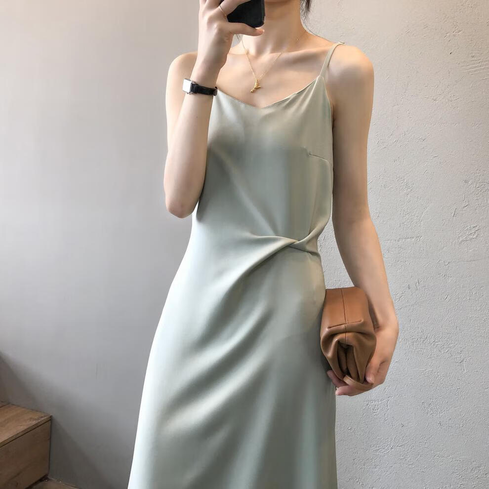 伊欧iyoh法式复古吊带连衣裙女2022春季缎面细肩带中长款裙子黑色m