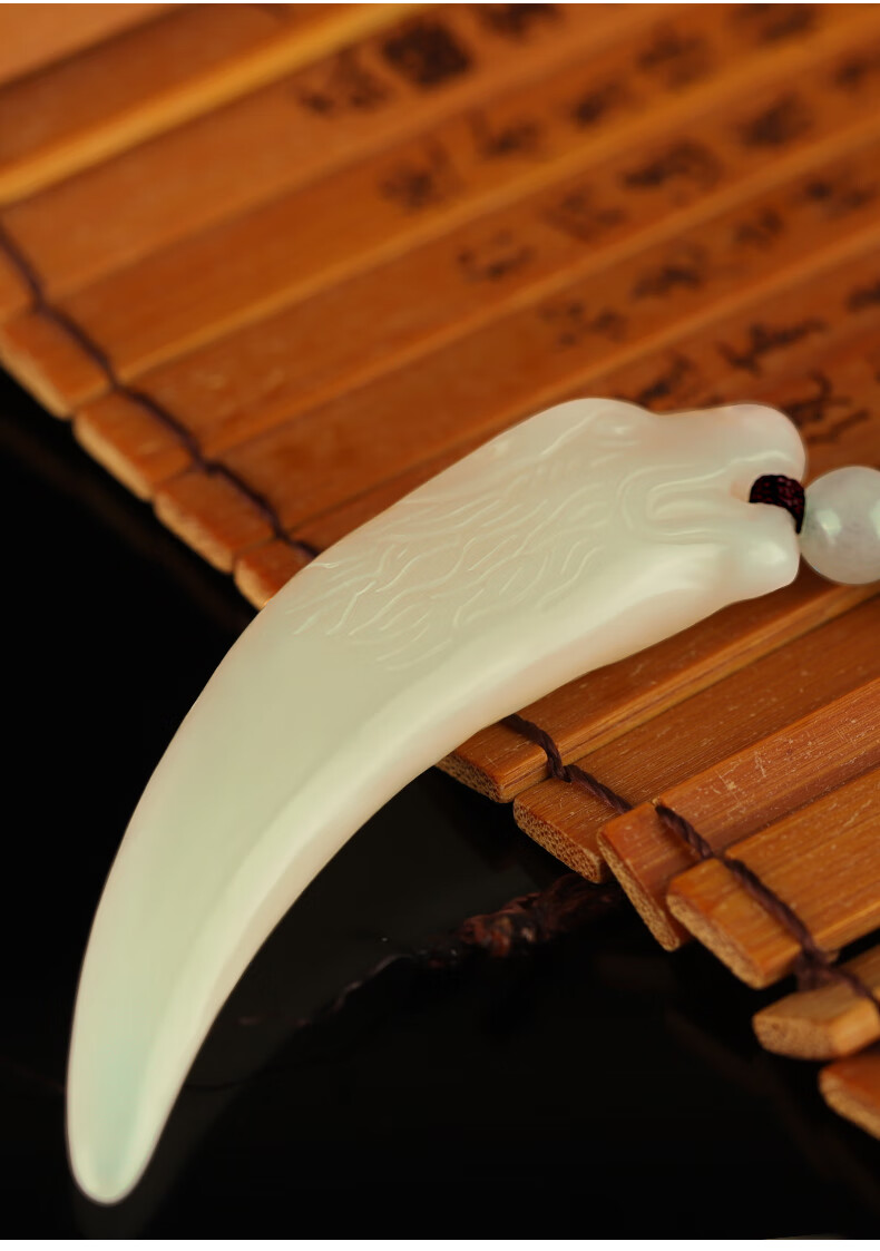 ck缅甸翡翠a货狼牙吊坠男士项链图腾霸气潮人饰品女个性挂件饰品七夕