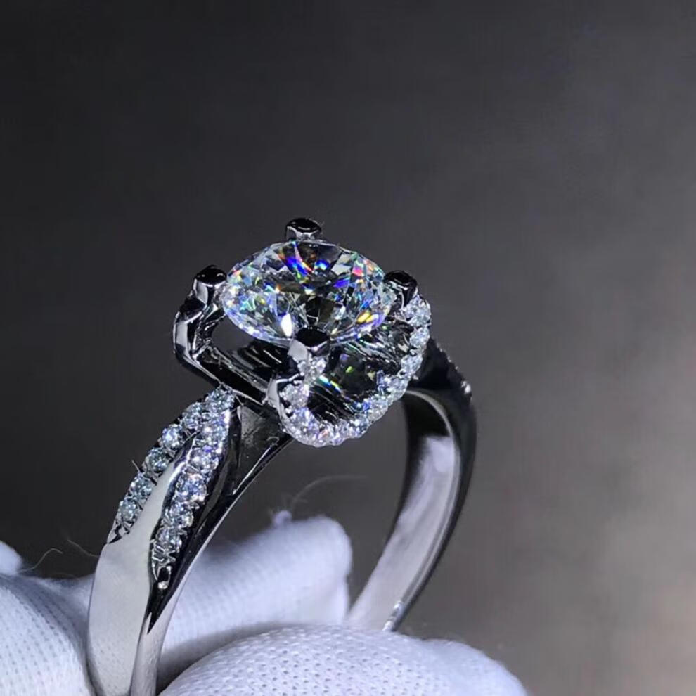 洛河18k镀白金镀膜莫桑石牛头戒指拉d色结婚仿真钻戒女款四爪定制七夕