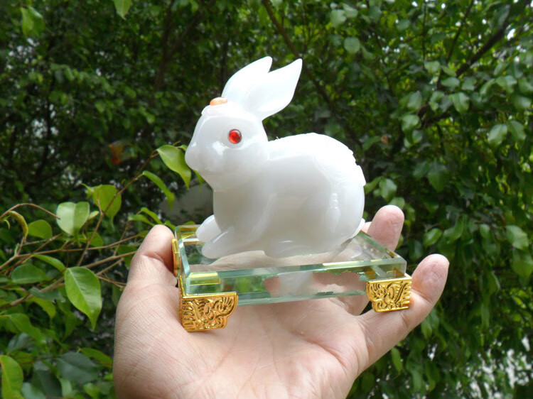 玉兔摆件十二生肖兔摆件工艺品家居饰品生日礼物仿玉兔子摆设加底座