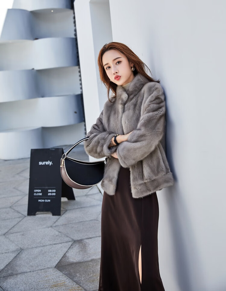 欧迪鸟(odybird)品牌2020新款貂皮大衣女韩版修身立领短款银蓝貂整貂