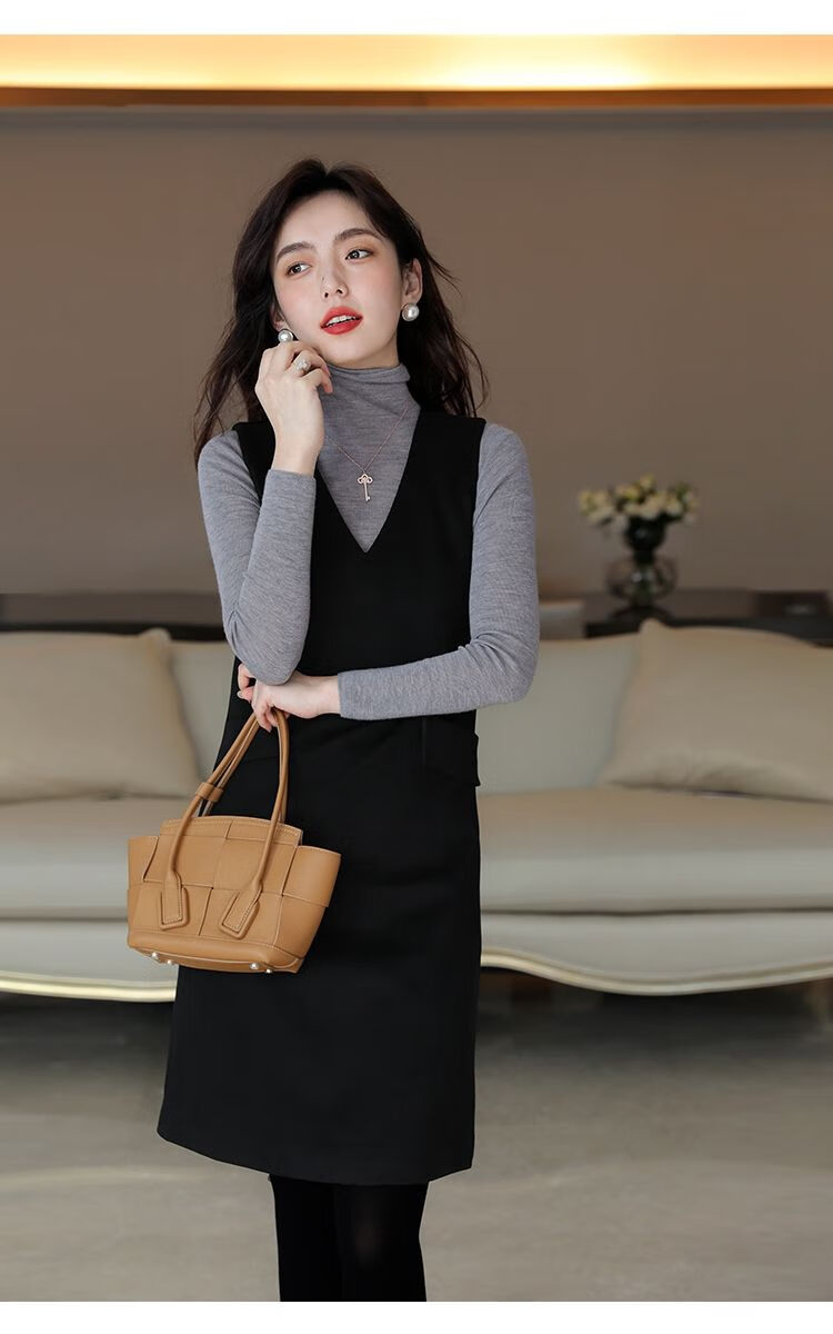 荷叶边裙面料:毛呢领型:可脱卸帽上市时间:2021年冬季风格:优雅,百搭