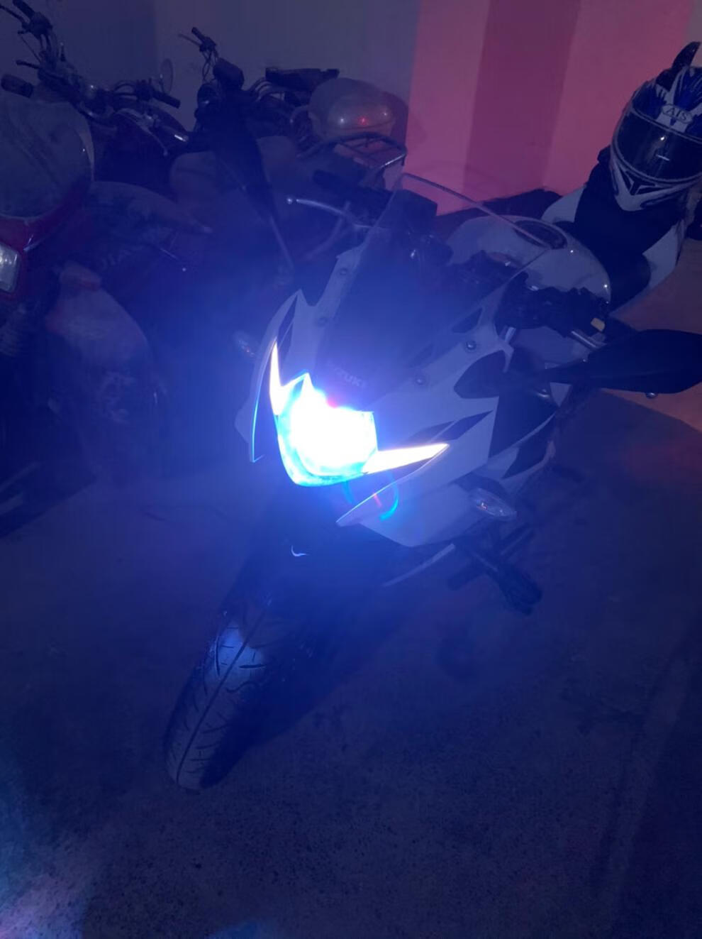 适用于豪爵铃木gsx250r天使眼gsx250r改装大灯总成gsx250双光透镜恶魔