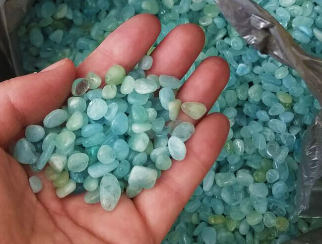 天然 海蓝宝小圆滑石哦!实物透气,更加漂亮.