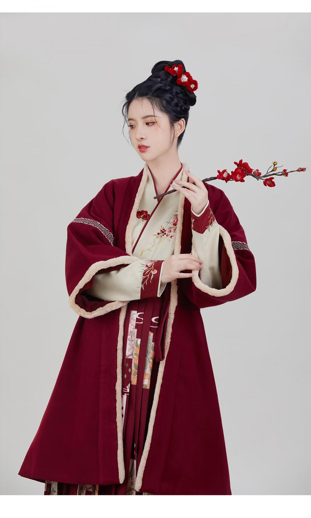 汉服[]织造司原创红色汉服女冬季宋制过年穿拜年战袍呢子大衣网红同款