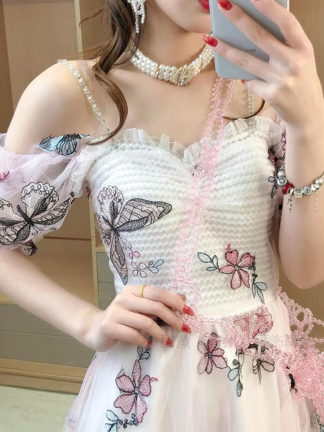 一字肩网纱吊带仙女裙女装连衣裙2022春夏新款吊带露肩泡泡袖刺绣蝴蝶