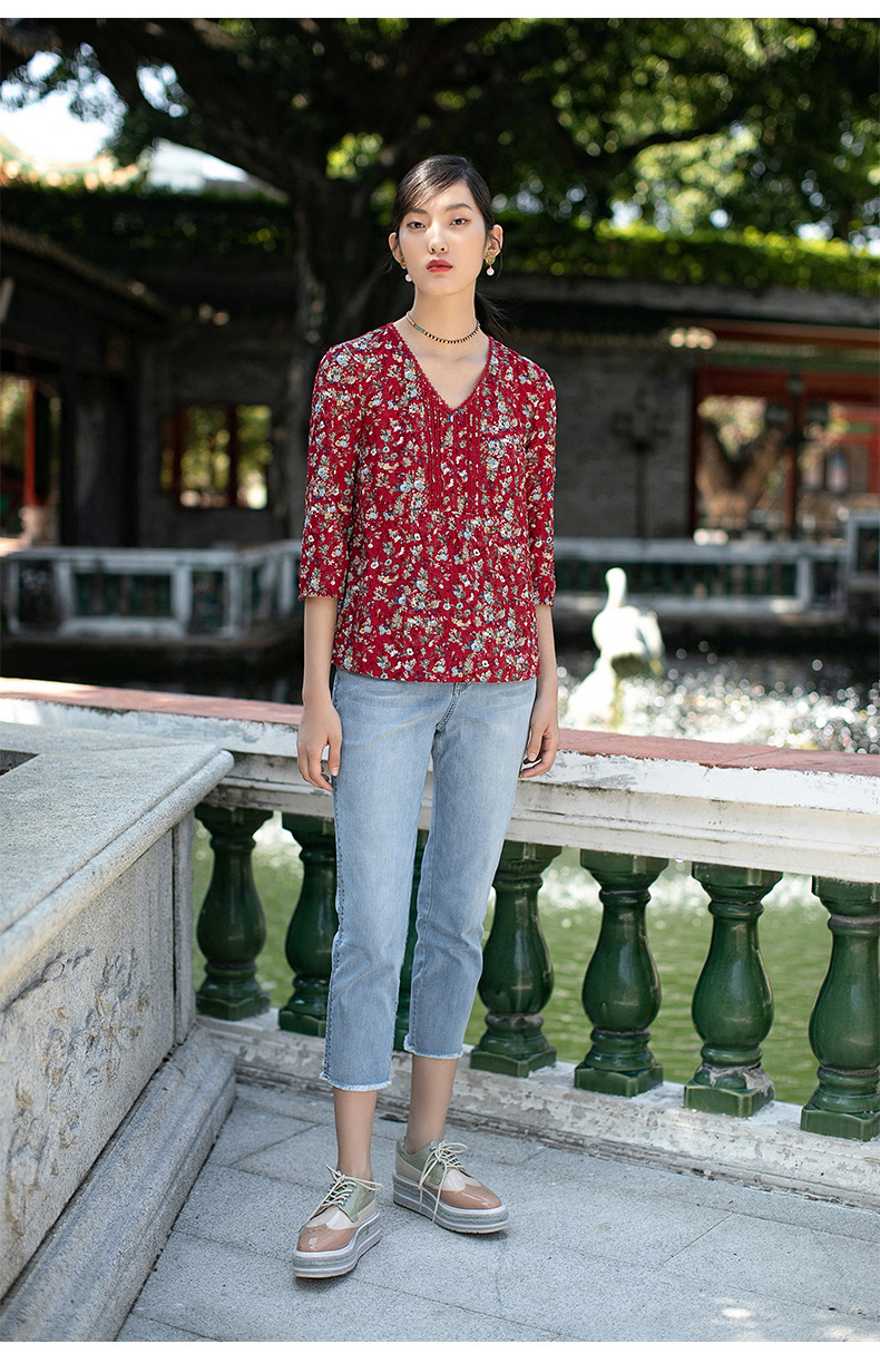 渔牌服饰春款女装2022年新款轻薄款v领碎印花中袖衬衫女深蓝17088al