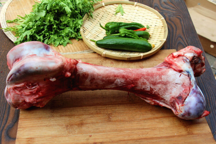 新鲜牛大骨现杀牛骨头1500g牛棒骨牛筒骨牛腿骨黄牛烧烤1500g