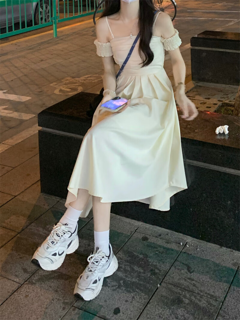 利碟leeddieo吊带裙女春季202新款小个子设计感收腰显瘦气质白色中长