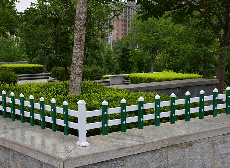 草坪护栏pvc塑钢围栏小区庭院栅栏户外花园围栏杆园林绿化隔离栏白色