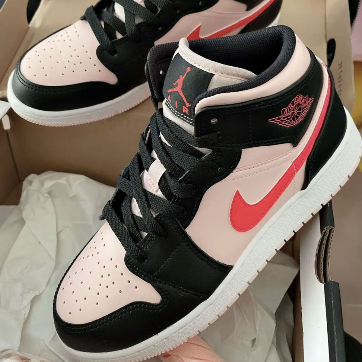 色粉aj公司级中帮篮球鞋女款时尚潮流校园百搭休闲鞋聨名同款 aj1黑粉