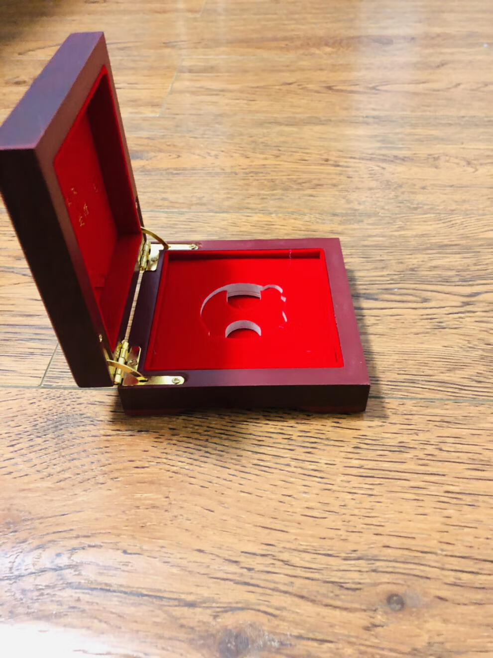 退伍国防服纪念盒 退伍国防服纪念盒战友收藏礼盒退役服役章木盒老式