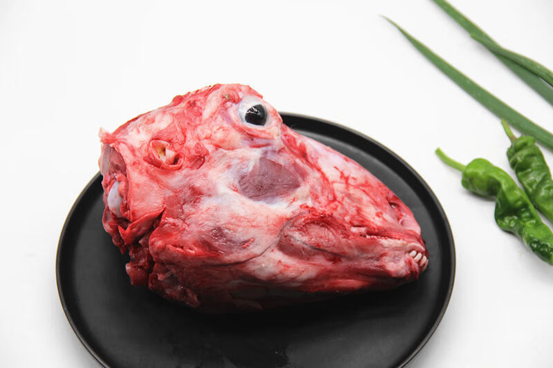 新鲜羊头去皮 新鲜 生羊头 整只羊头生鲜 另外有羊杂 羊头 羊椎骨约2.