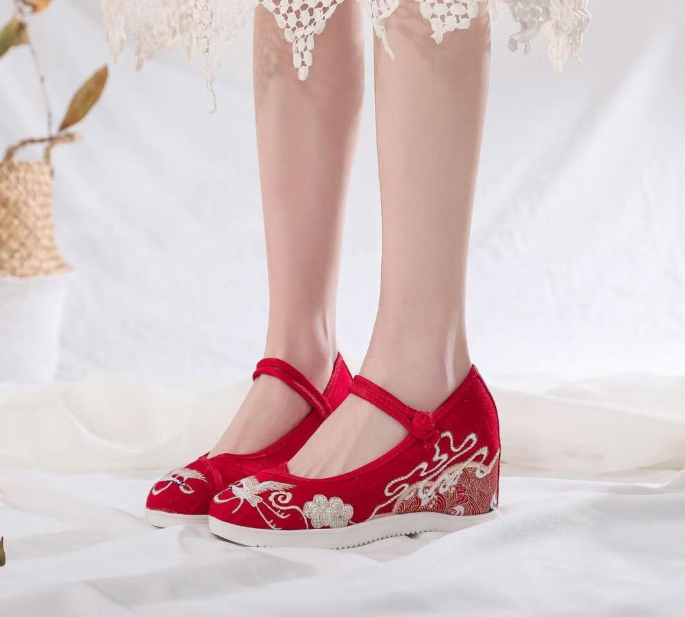 绣花鞋新款老北京布鞋女牛筋底民族风内增高女鞋妈妈广场舞蹈鞋子花魁