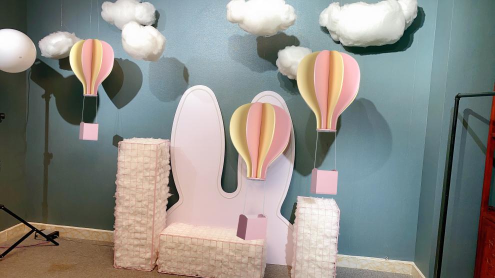 情人节春季云朵热气球吊饰装饰道具网红打卡商场橱窗店铺场景布置定制